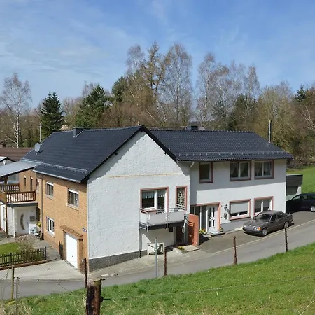 Cozy In Kerpen With Garden Lägenhet *