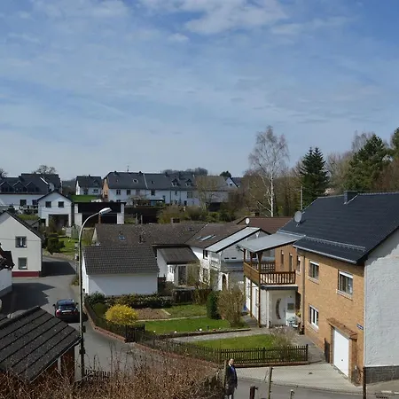 Lägenhet Cozy In Kerpen With Garden Üxheim